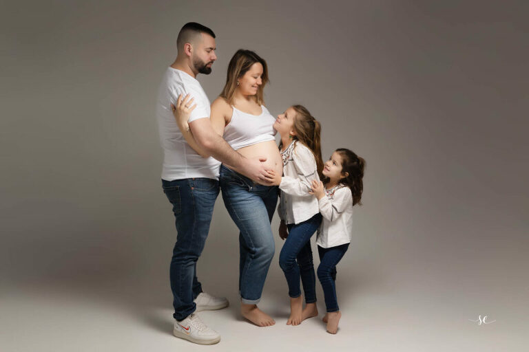 La grossesse est une période unique et précieuse dans la vie d'une femme enceinte. Immortaliser ces moments à travers une séance photo peut offrir des souvenirs inestimables.